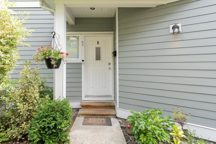 Photo de la propriété:  252 W 13th Street 1  BC V7M 1N7 