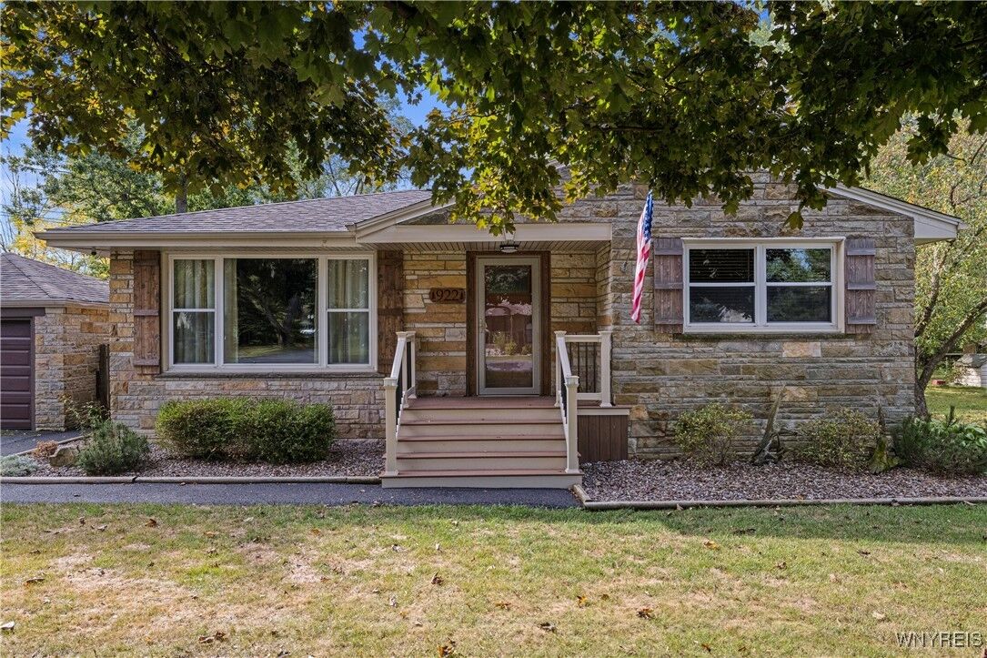 Property Photo: 922 N Hewitt Drive NY 14092