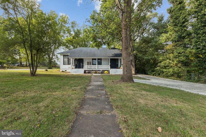 Property Photo:  101, 103 W Main Street W  VA 22620 