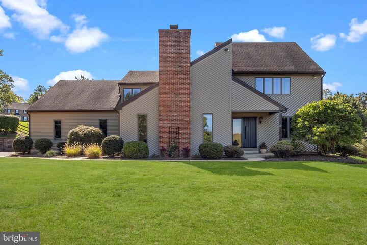 Property Photo:  1101 Deerfield Lane  PA 18901 