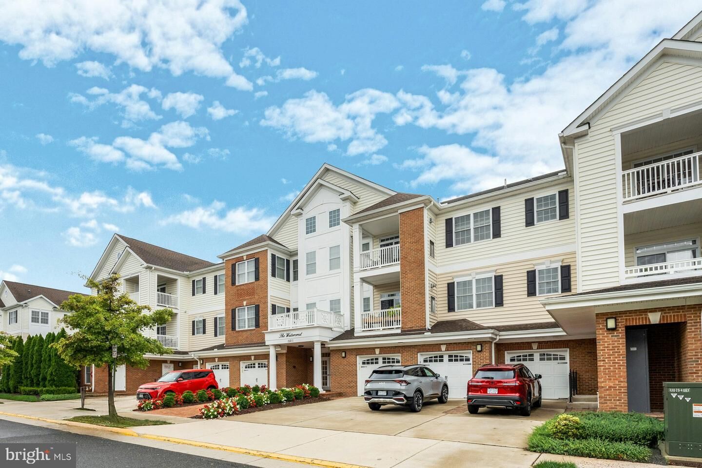 Property Photo:  15211 Royal Crest Drive 405  VA 20169 