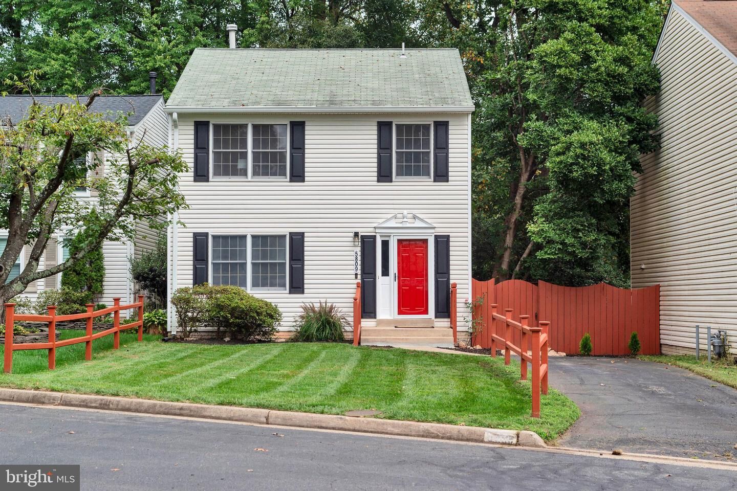 Property Photo:  5809 Shana Place  VA 22015 