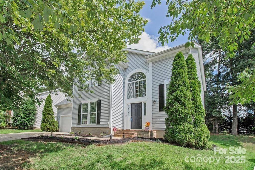 Property Photo:  10630 Northwoods Forest Drive  NC 28214 