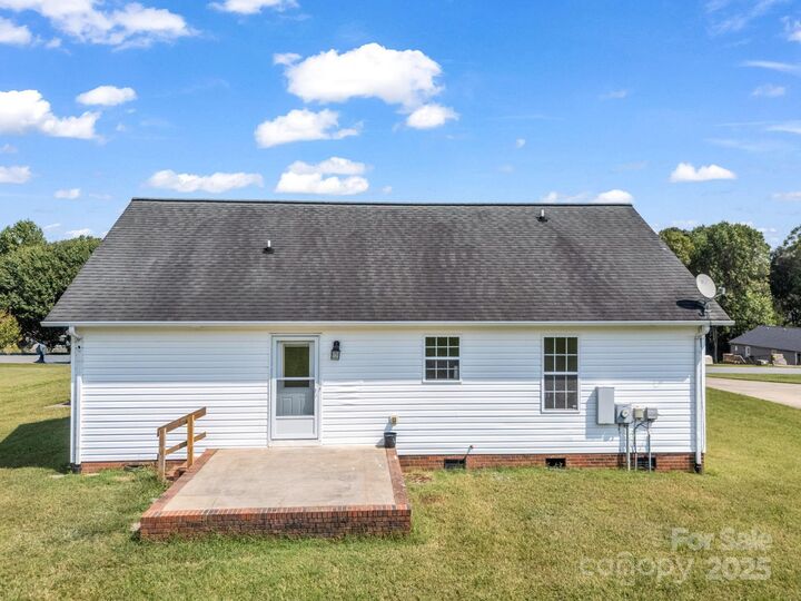 Property Photo: 1643 Flag Lane NC 28168