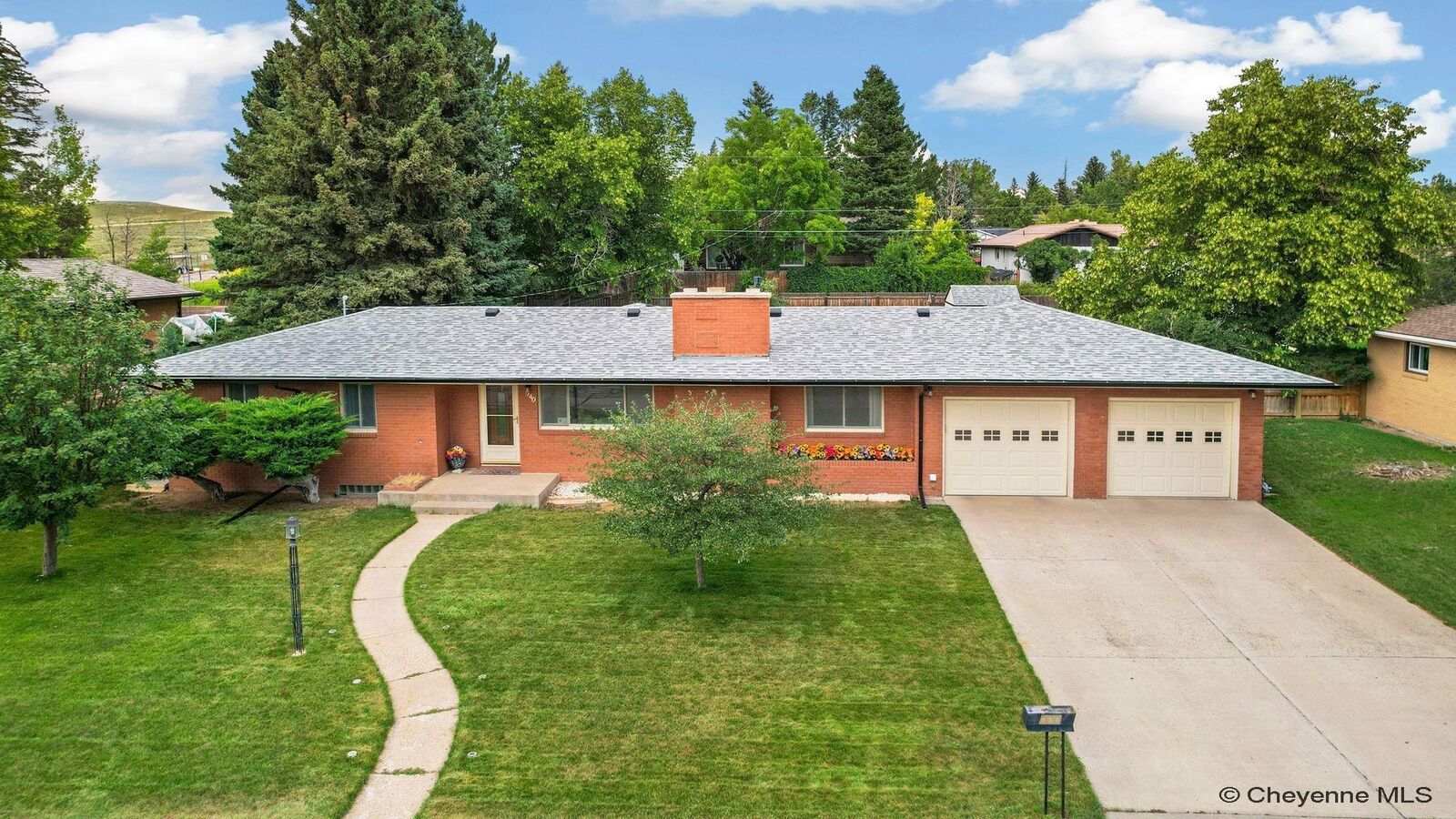 Property Photo: 940 Creighton St WY 82009