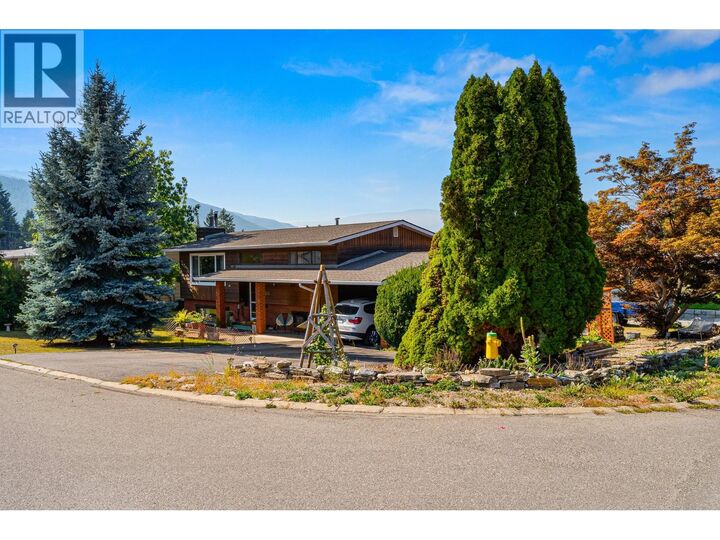 Property Photo:  181 17 Street Northeast  BC V1E 1P3 