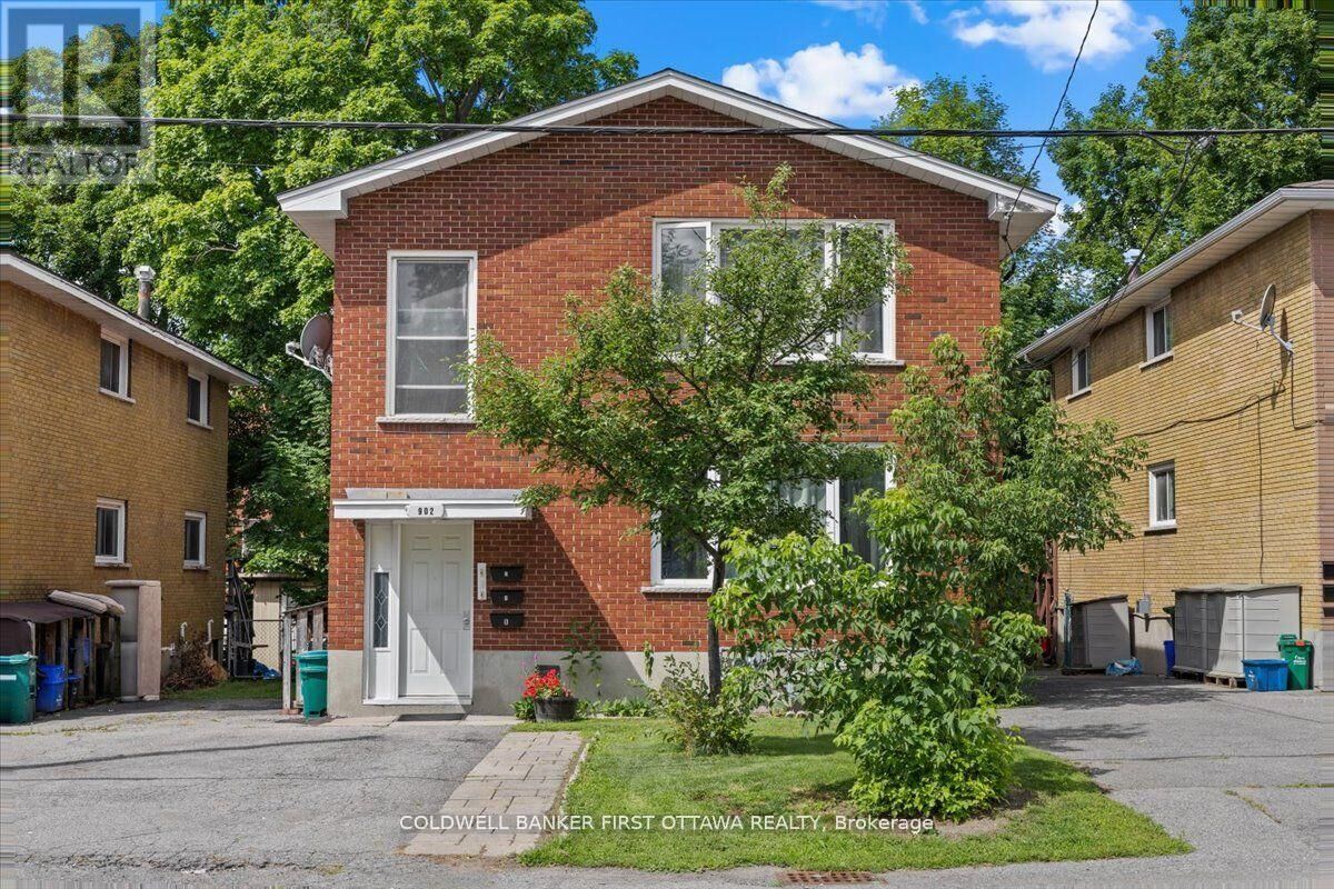Property Photo:  902 Watson Street  ON K2B 6B9 