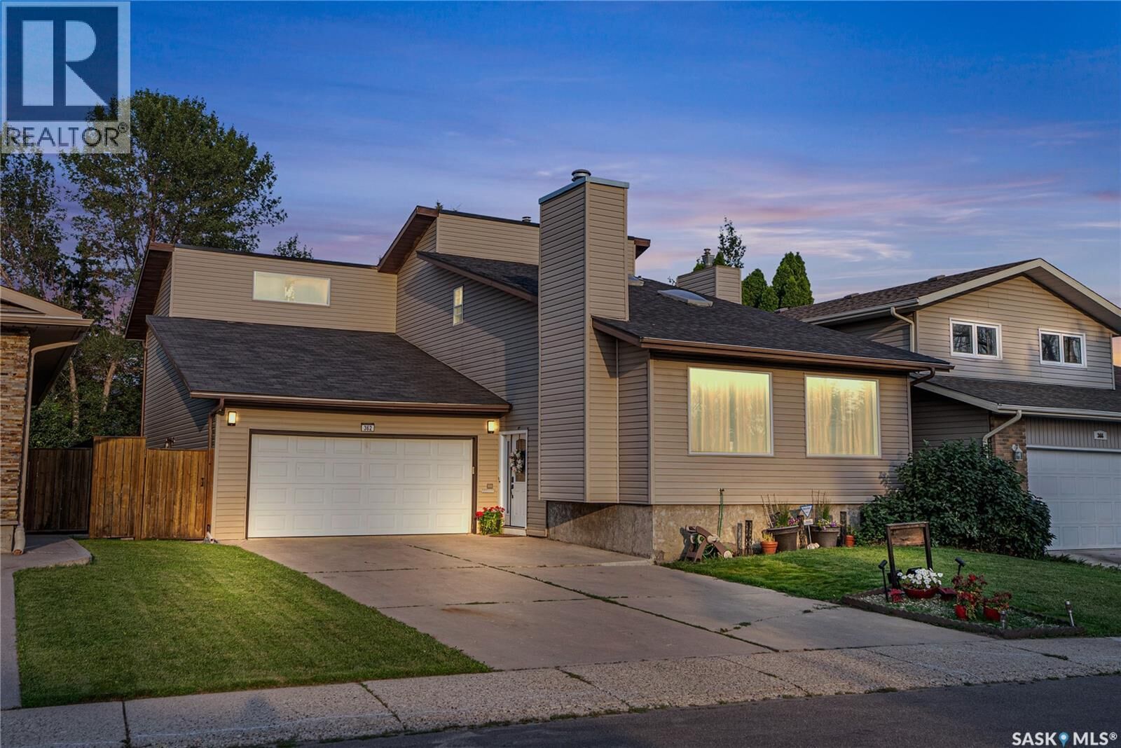 Property Photo:  362 Costigan Crescent  SK S7J 3P3 