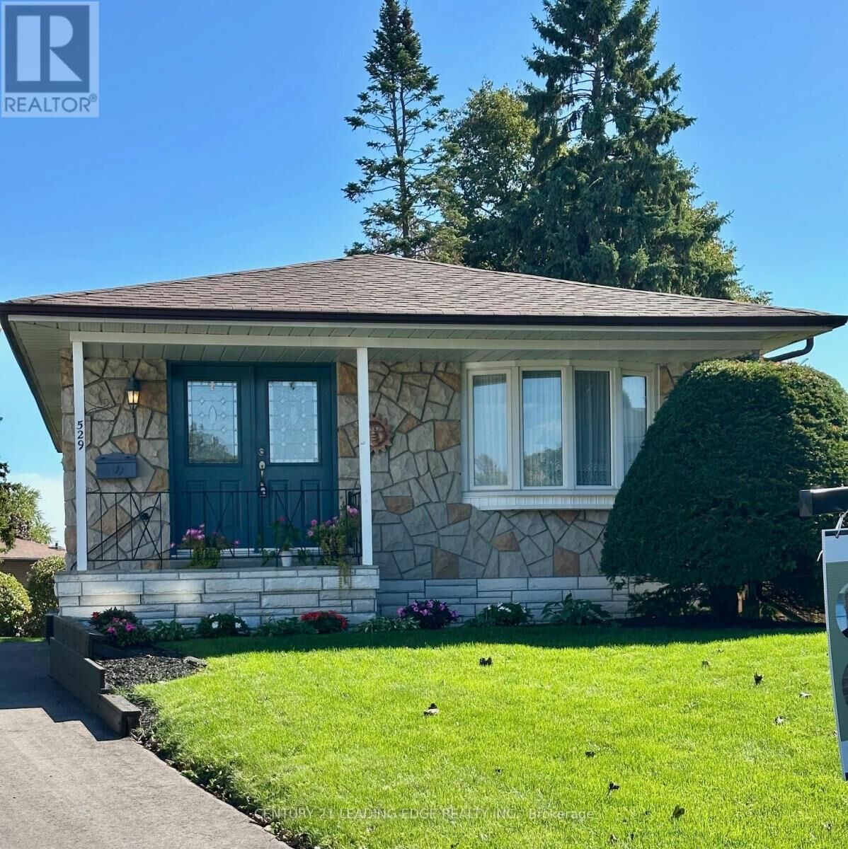 Property Photo:  529 Carman Court  ON L1H 6K5 