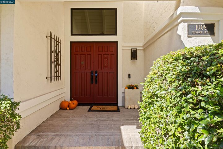 Property Photo:  1009 Overlook Drive  CA 94582 