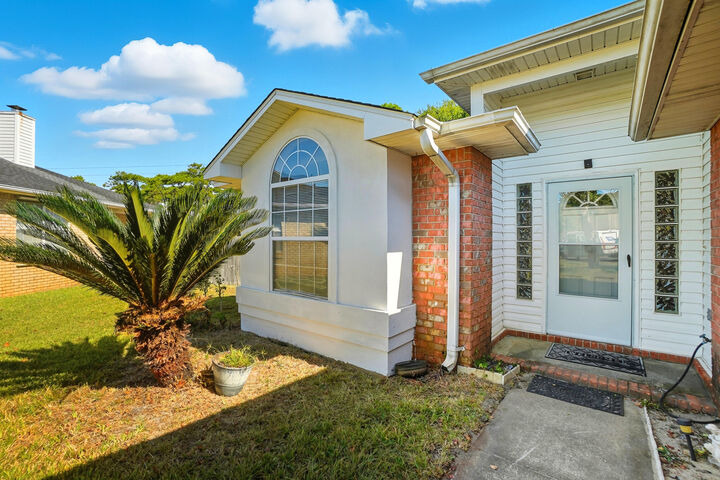 Property Photo: 498 Rush Park Circle FL 32569