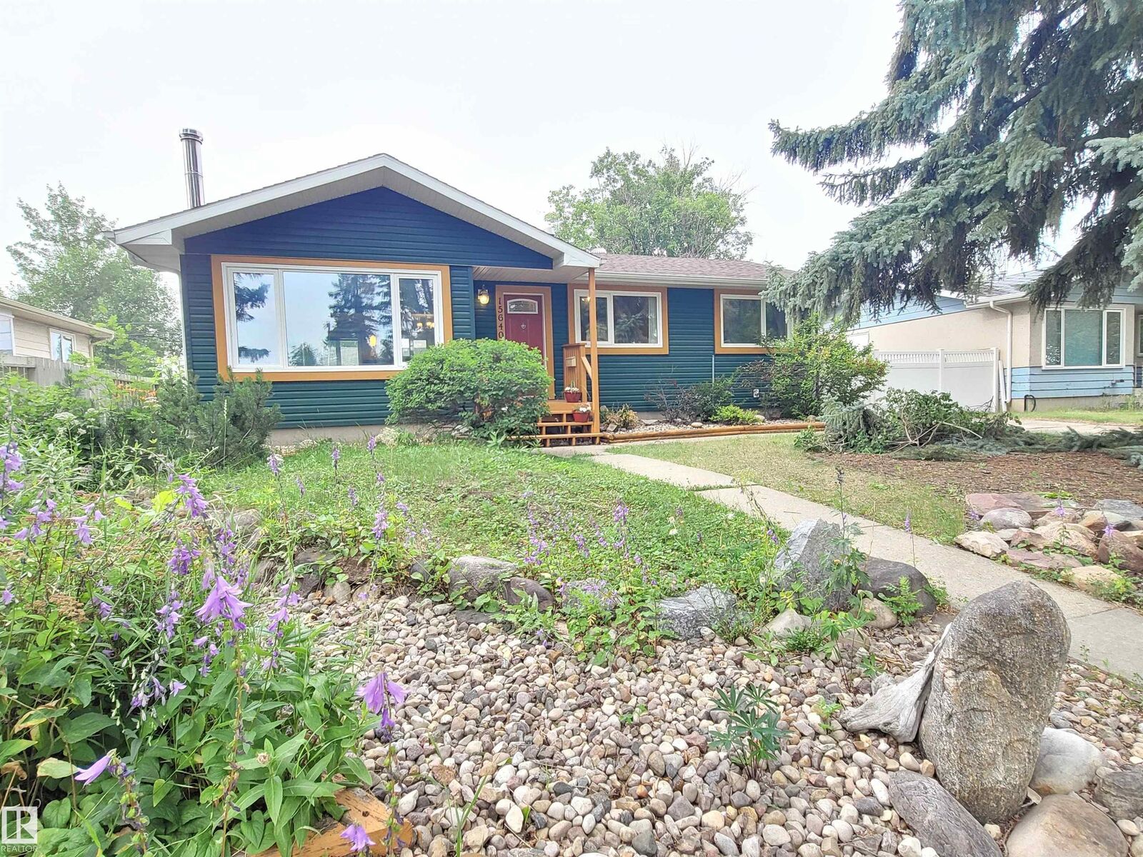 Property Photo:  15640 92 Avenue NW  AB T5R 5C4 