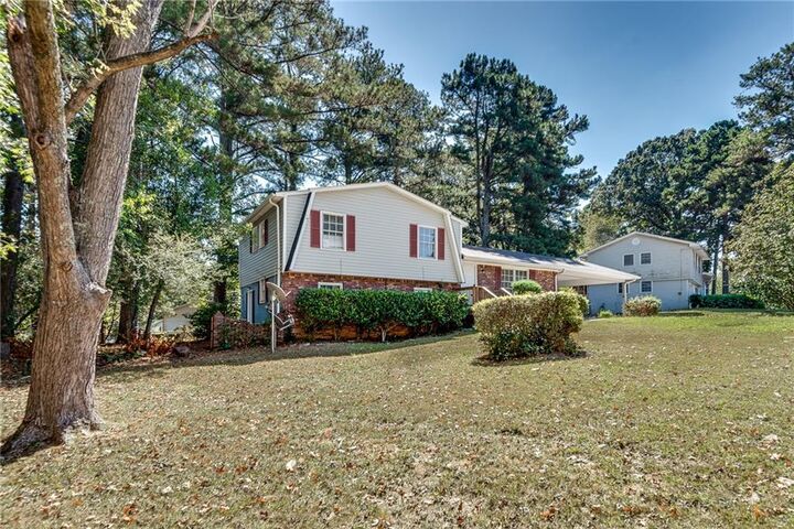 Property Photo: 6278 Thornhedge Drive GA 30296