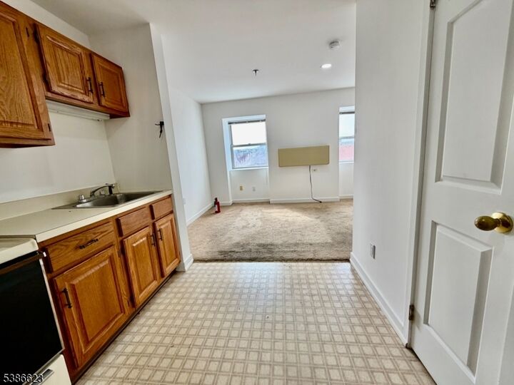 Property Photo:  24 E Washington Ave 4B  NJ 07882 