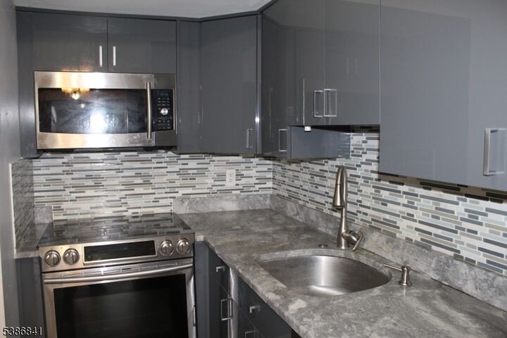 Property Photo:  28 Crossway  NJ 08809 