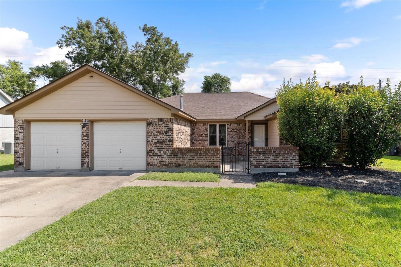 Property Photo:  104 Dogwood Street  TX 77566 