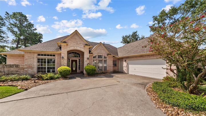 Property Photo: 236 Palais Verde Road TX 77356