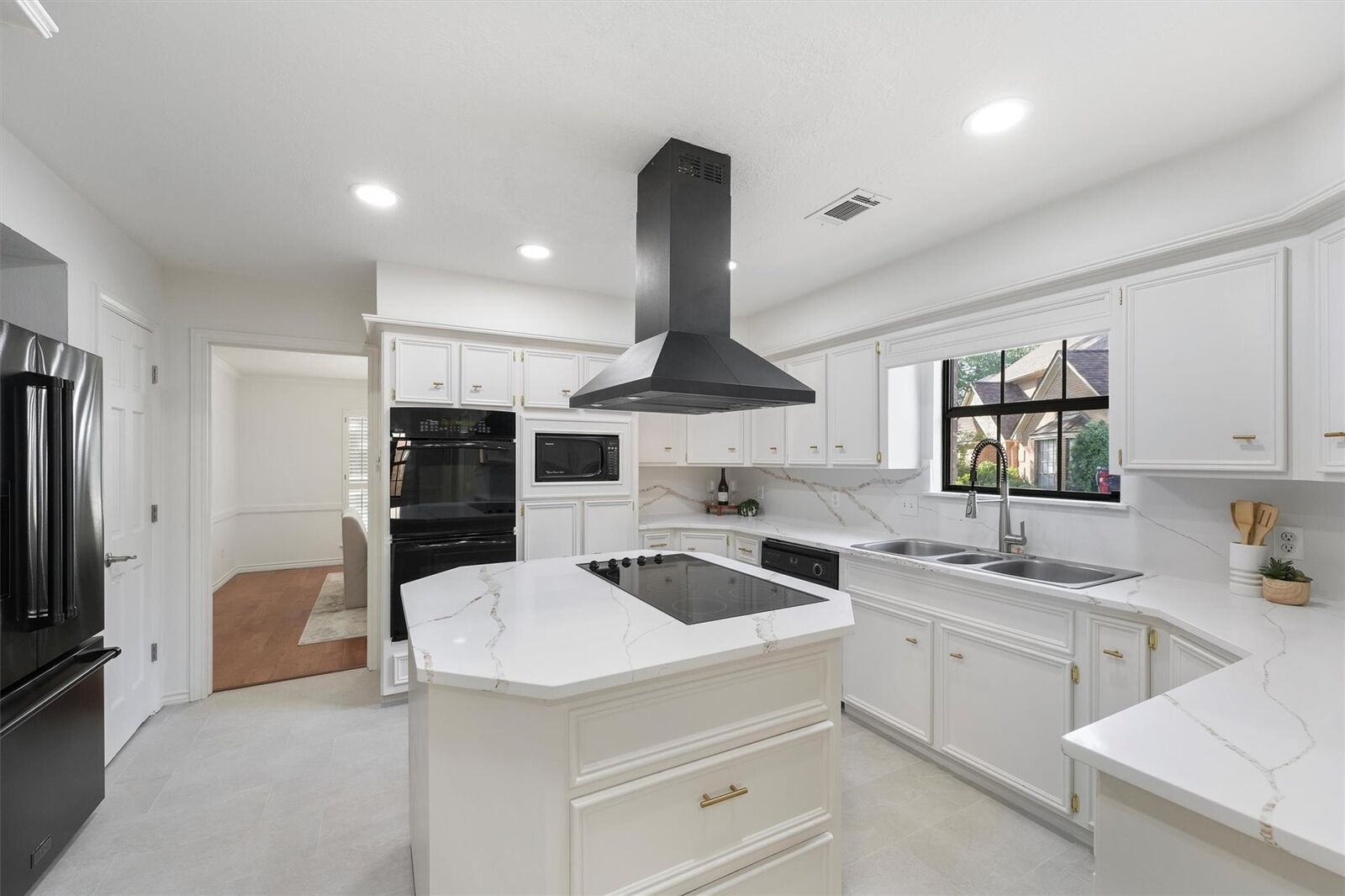 Property Photo:  6711 Walton Heath Drive  TX 77069 