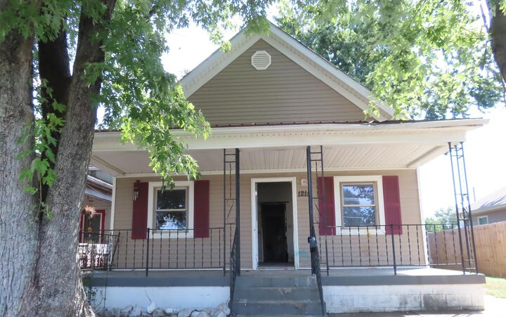 Property Photo:  1215 Harriet Street  IN 47710 