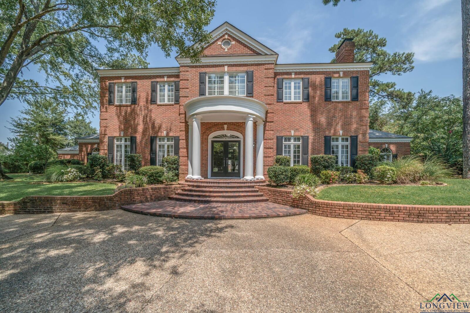 Property Photo: 1305 Mockingbird Ln TX 75601