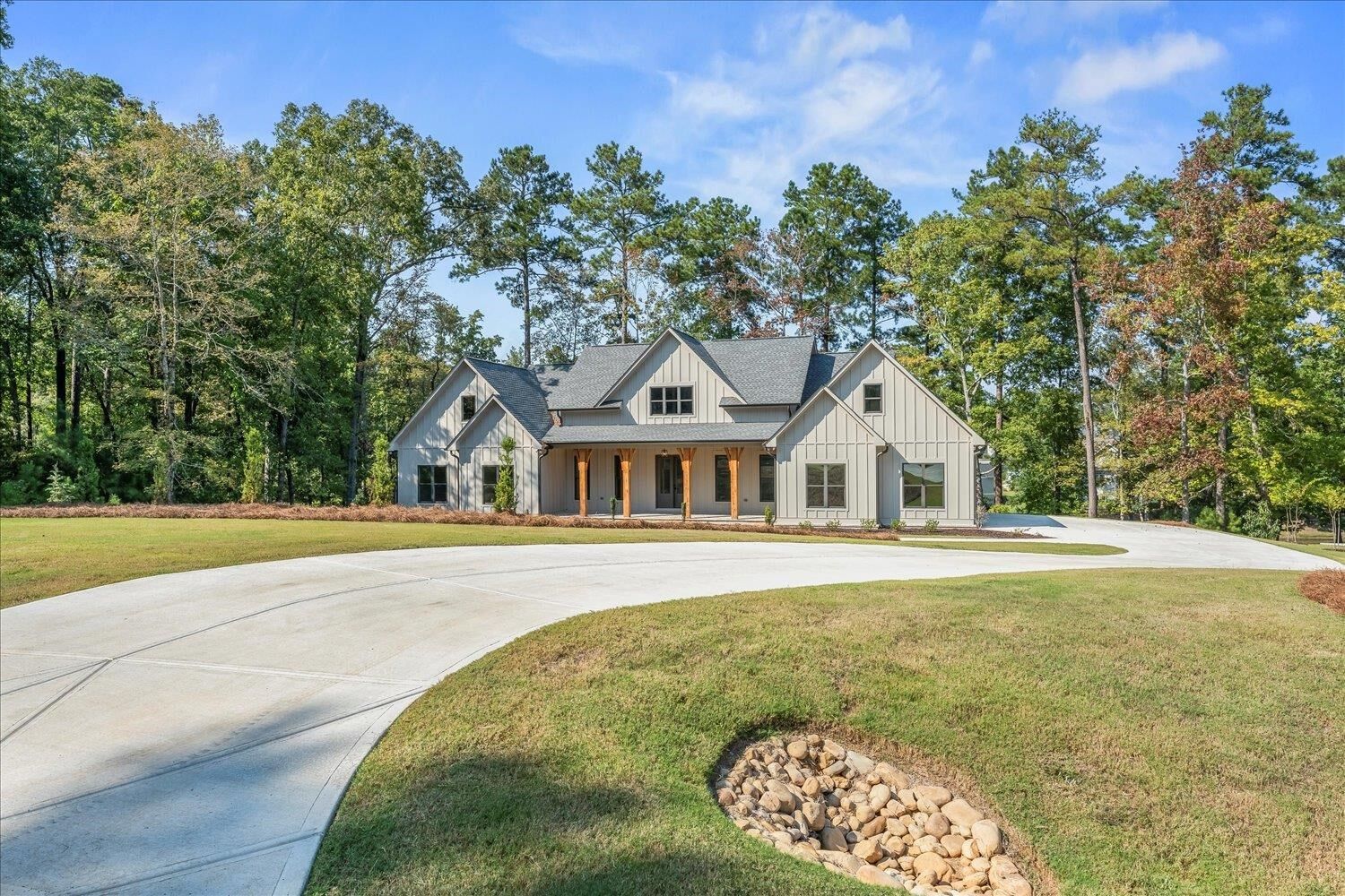 Property Photo: 1050 Carnoustie Drive GA 30642