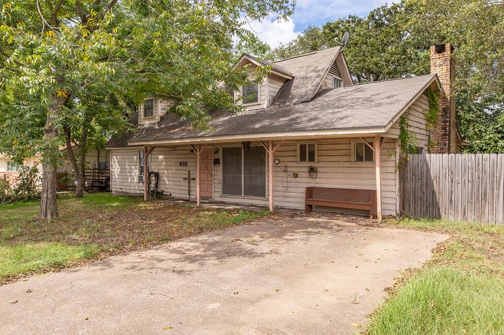 Property Photo:  616 South Temple Drive  TX 75941 