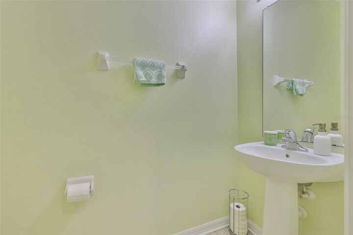 Property Photo:  1516 Yale Castle Court  FL 33570 