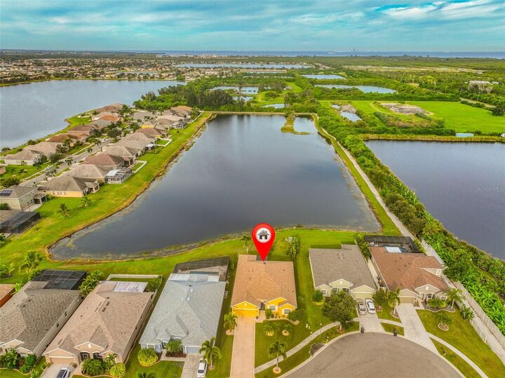 Property Photo: 1516 Yale Castle Court FL 33570