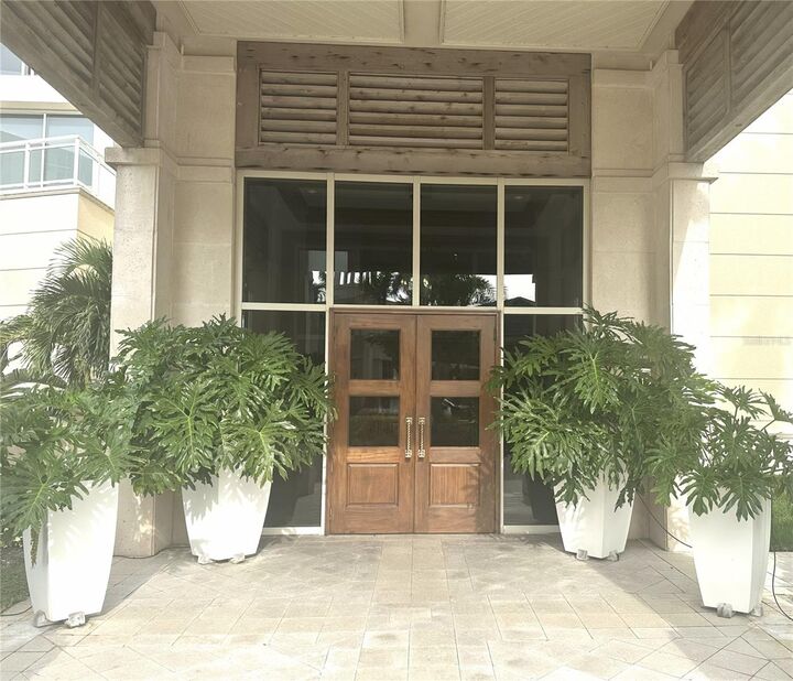 Property Photo:  1300 Benjamin Franklin Drive 709  FL 34236 