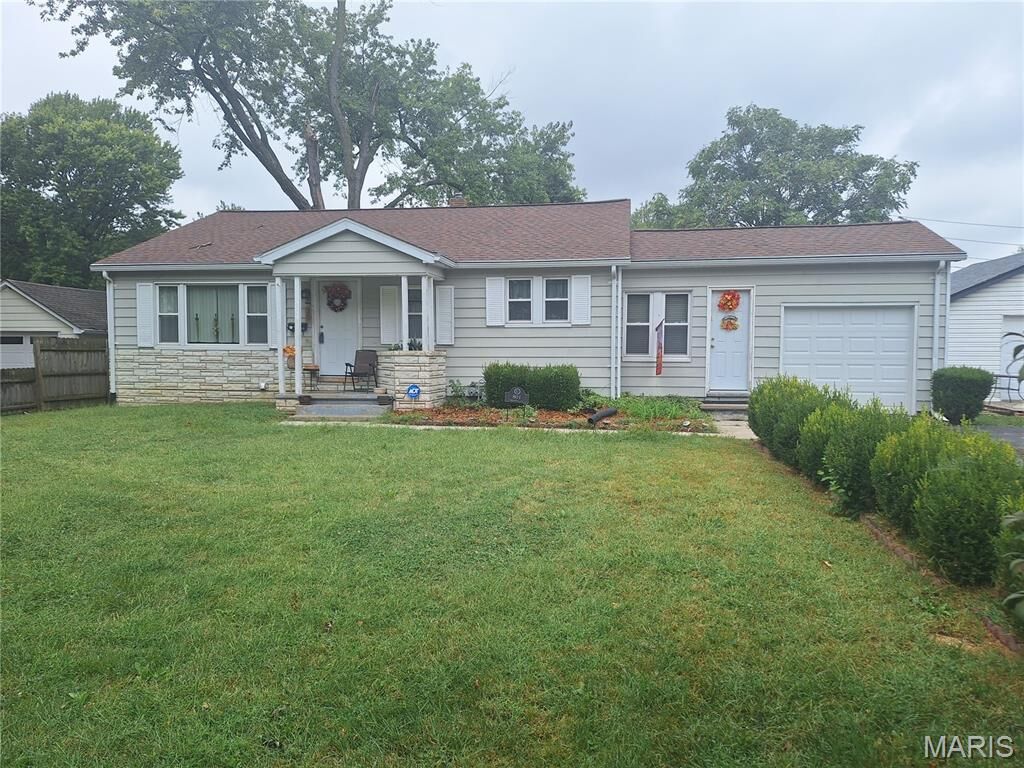 Property Photo:  801 Preston Lane  IL 62206 