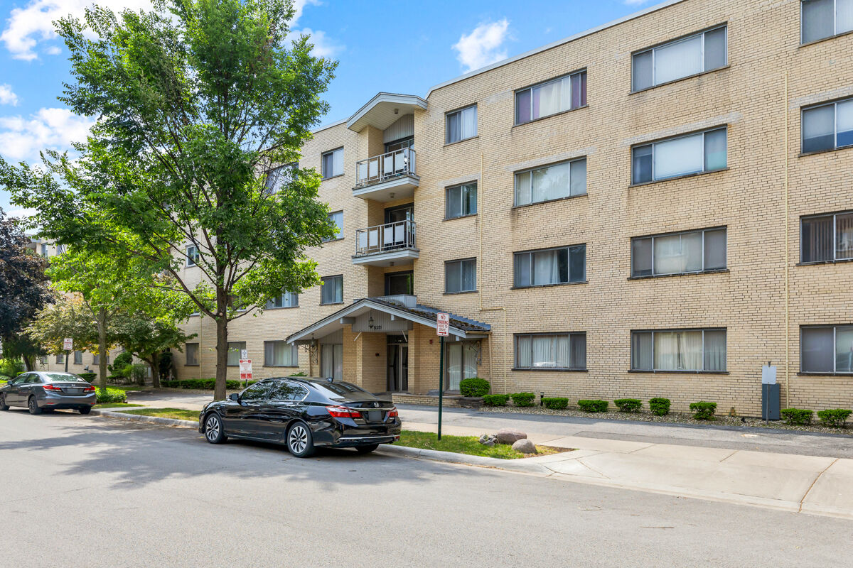 Property Photo: 5251 W Galitz Street 311 IL 60077