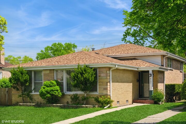 8231 Harding Avenue  Skokie IL 60076 photo