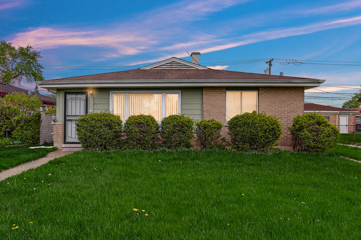 Property Photo:  1383 Greenbay Avenue  IL 60409 