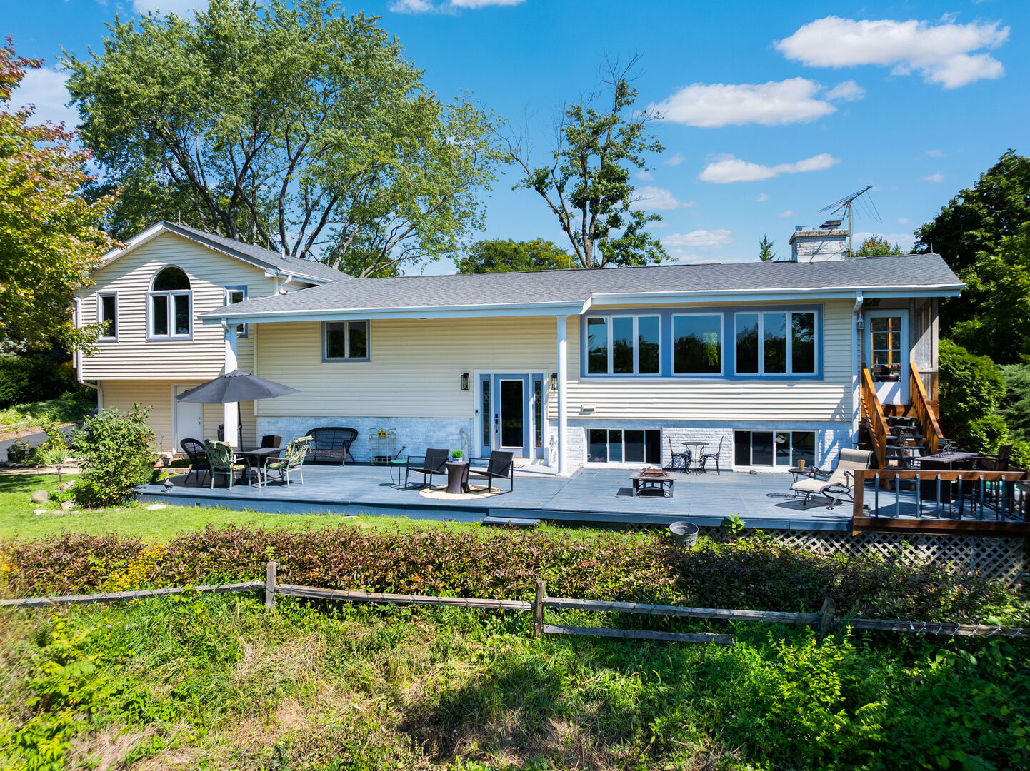 Property Photo:  41W023 Crooked Lane  IL 60175 