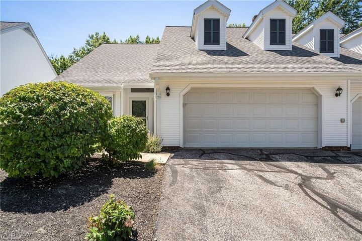 5760 Emerald Ridge A  Solon OH 44139 photo