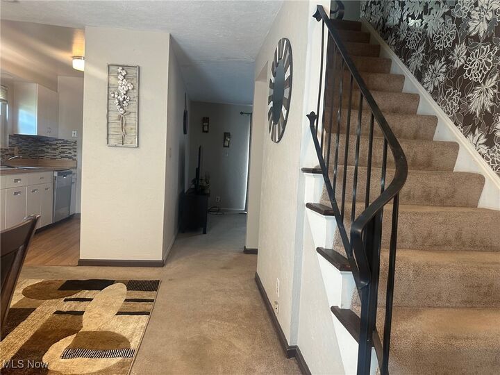 Property Photo:  101 A Chatham Way  OH 44124 