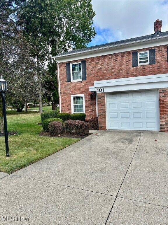 Property Photo: 101 A Chatham Way OH 44124