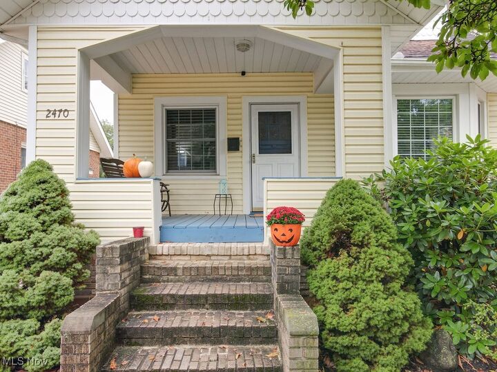 Property Photo: 2470 Whitelaw Street OH 44221