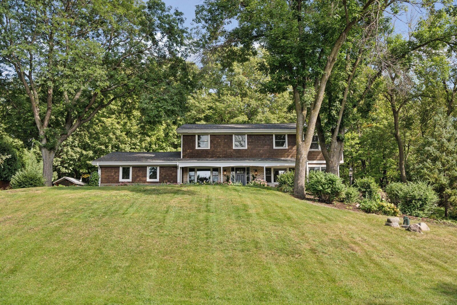 Property Photo:  1912 Highcrest Drive  MN 55391 