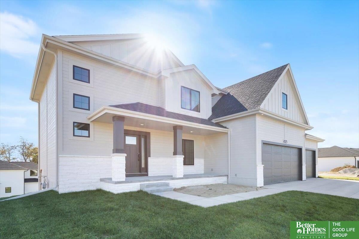 Property Photo:  5520 N 213th Street  NE 68022 