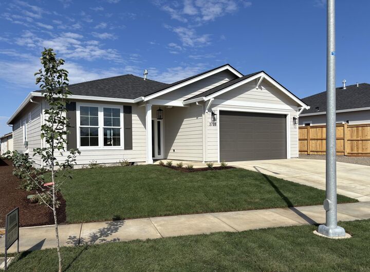 3739 Ford Drive  Medford OR 97504 photo