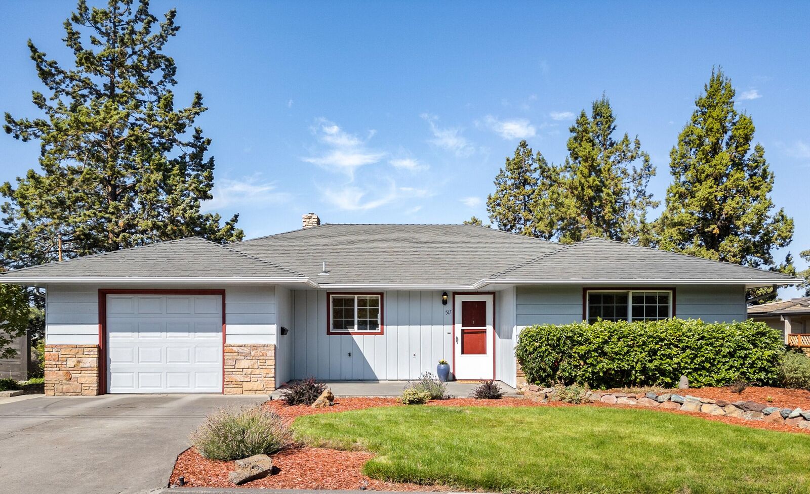 Property Photo:  517 NW Canyon Drive  OR 97756 
