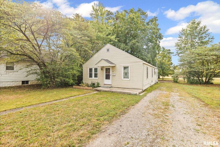721 W Whittaker Street  Salem IL 62881 photo