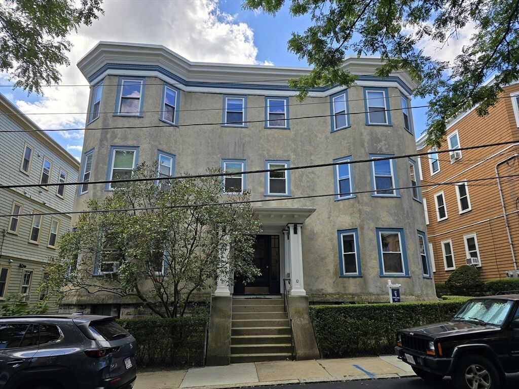 Property Photo:  8-10 Chatham St 4  MA 02139 