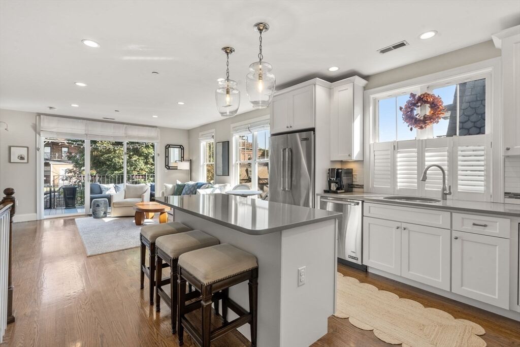 Property Photo: 788 E 4th St 3 MA 02127