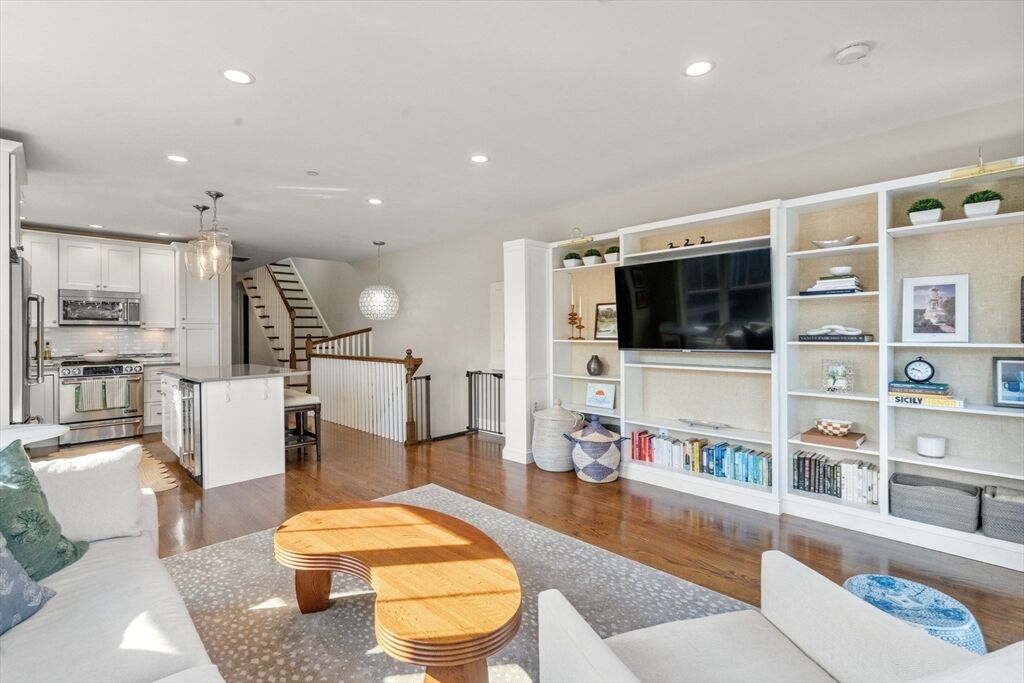 Property Photo:  788 E 4th St 3  MA 02127 