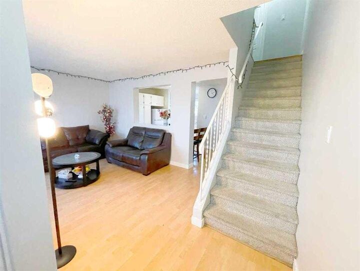 Property Photo:  2038 7 Avenue N  AB T1H 4Z1 