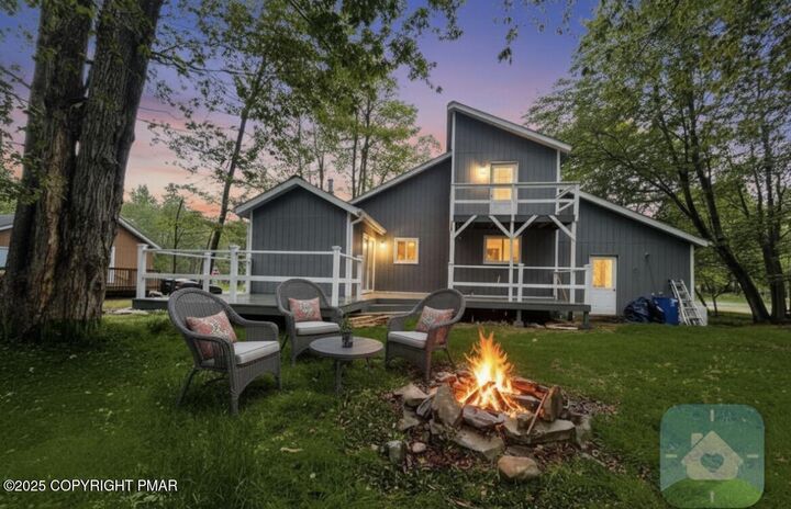 Property Photo:  1225 Country Place Drive  PA 18466 