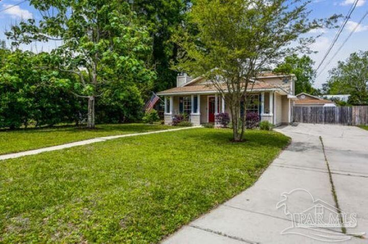 Property Photo:  1516 E Brainerd St  FL 32503 