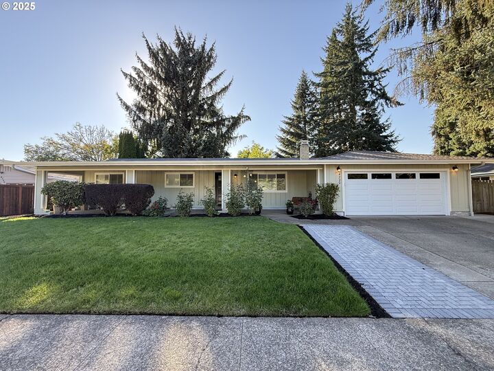 Property Photo:  4720 Thunderbird St  OR 97404 